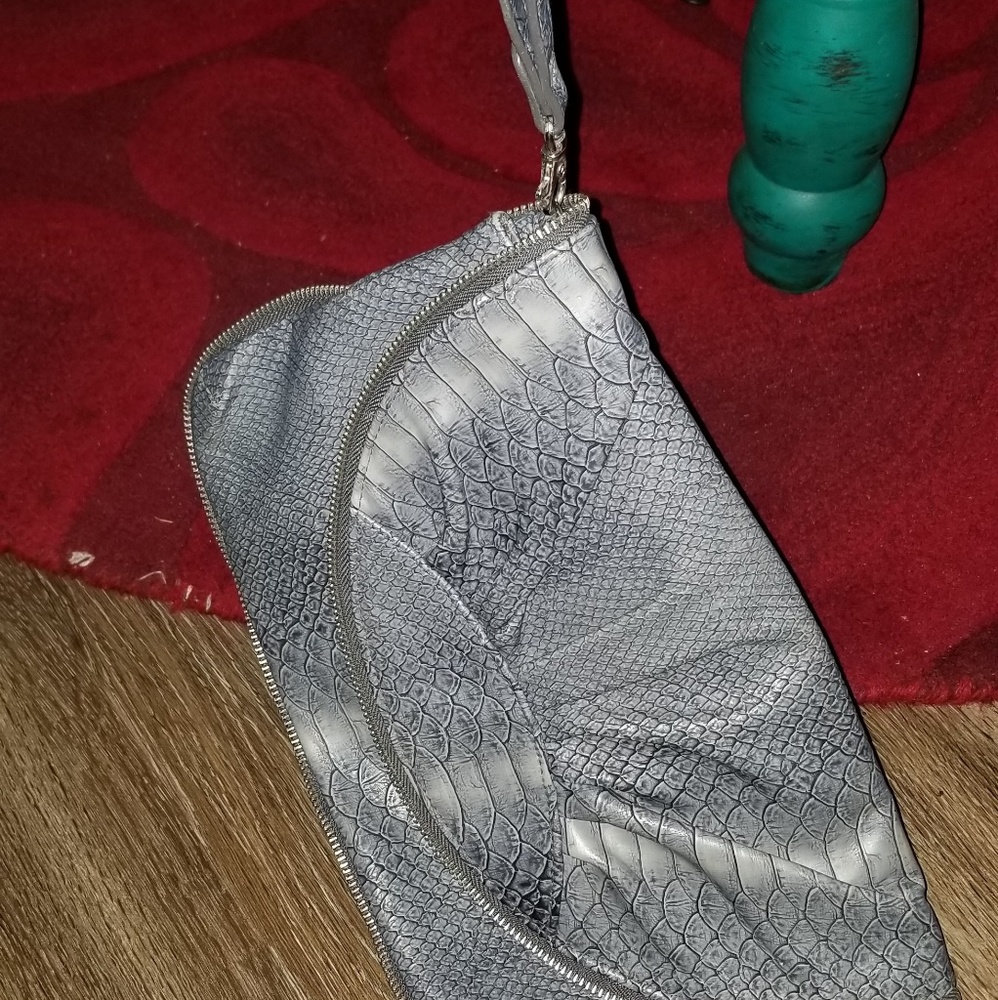 Faux Crocodilesc Design Clutch/Wristlet